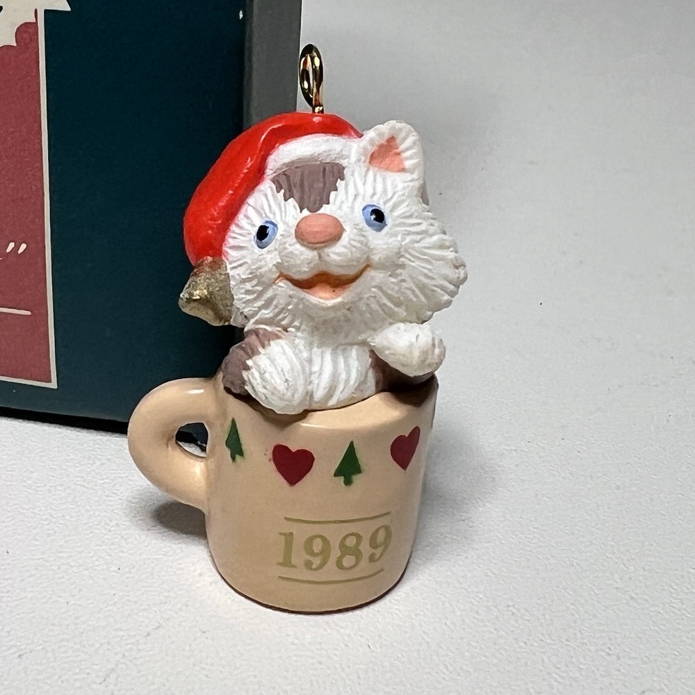 Hallmark Keepsake Ornament Collector's Club Sitting Purrty 1989